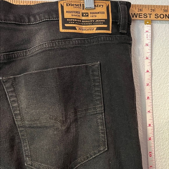 Diesel black denim button fly men’s jeans. Waist 40 length 32 NWT. - Picture 6 of 16